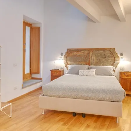 Casa Flora Bed & Breakfast